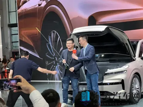 车企开卷「前备箱」?-1