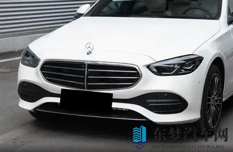 提供两驱_四驱车型，搭载15T+9AT动力，2025款奔驰C级该怎么选？-1