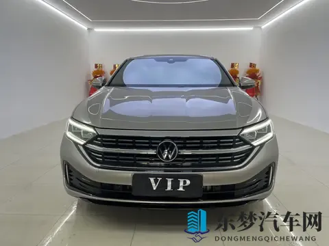 我半夜摸丰满亲妺妺C了她：深夜冲动行为，亲妹妹被意外惊醒