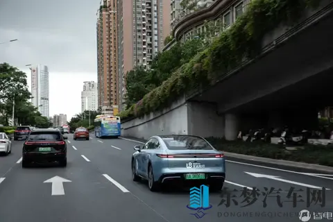 四虎影库884aa.cow在线：新能源汽车崛起，智能出行未来可期-2