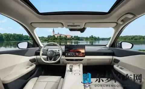 燃油车还在卖，智能座舱却上了鸿蒙，天籁这次玩得有点大-1