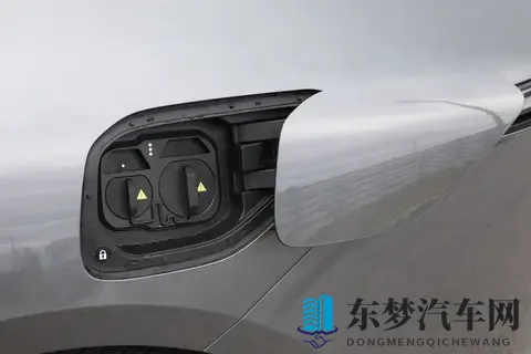 阿维塔 12 2026 款 Ultra 增程版，让驾驶舒适感常伴左右-1