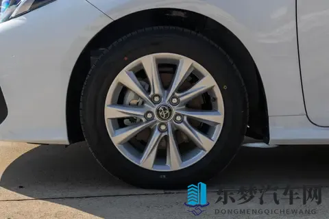 丰田卡罗拉双擎：入门即高配，这三款车到底该怎么选？-1