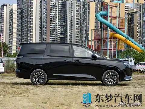 2025 年真七座 SUV 标杆？五菱星光 730：第三排能躺、能装露营装备-2