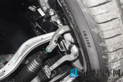 凯迪拉克 CT4 深度体验:后驱操控是王牌,但这短板太致命-2