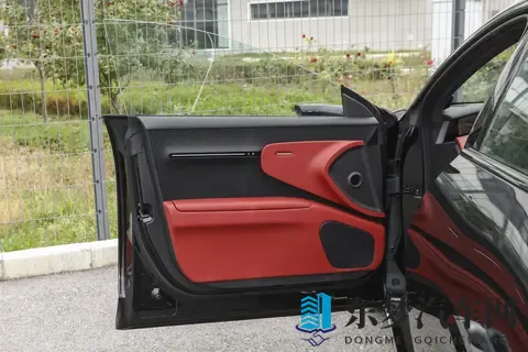 阿维塔 12 2026 款 Ultra 增程版，让驾驶舒适感常伴左右-2