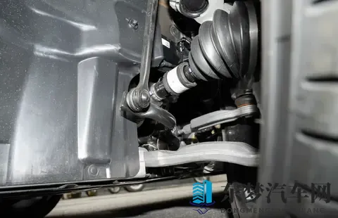 官方零百提速51s，最大功率225kW，动态体验2025款奔驰A级AMG-2