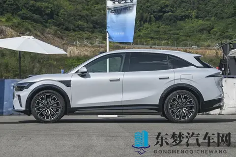 2298万元起，外观简约时尚，新款极氪7X上市！-2