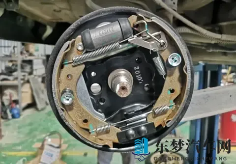 摩托车刹车系统解析：鼓刹、碟刹与ABS，核心原理与差异一目了然-3