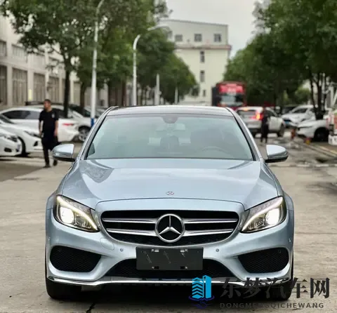 美女脱衣软件：智能系统颠覆驾驶娱乐，未来汽车生活大不同-2