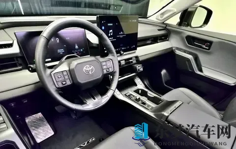 新一代RAV4实车亮相!机甲外观酷似霸道,三种动力可选,还配四驱-2