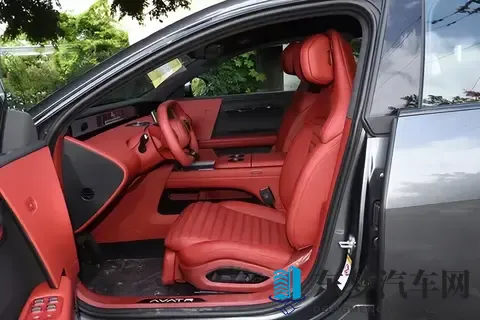 我发现它真懂年轻人：颜值、智能、舒适全在线，这款中型车咋样-2