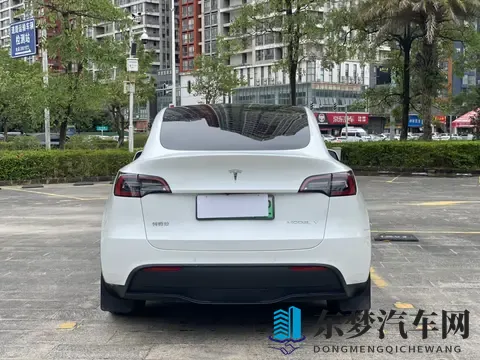 特斯拉Model Y：准新22款，17万多开回家，通勤代步值不值？-2