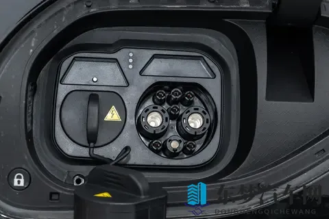 阿维塔06 2025款Ultra增程版：豪华、智能与实用兼备，适合年轻人-2