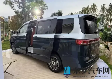 北汽制造锐胜 M8 中大型 MPV 将于 11 月 5 日预售-1