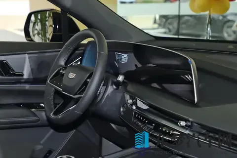 凯迪拉克XT5车机实测：33寸巨屏 + 8155芯片，比手机还好用？-3