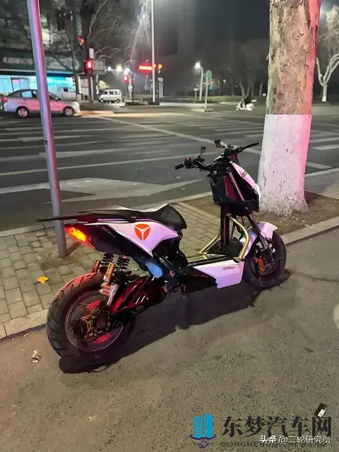 选电摩别乱买！雅迪X5这3个优势，让你通勤一周一充还倍儿有面-3