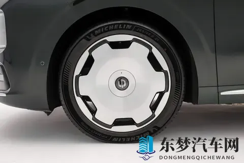 别急着买问界M7!零跑D19盲订开启,增程版也有500km纯电续航-3