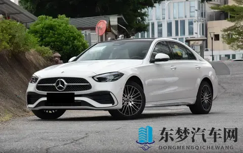提供两驱_四驱车型，搭载15T+9AT动力，2025款奔驰C级该怎么选？-3