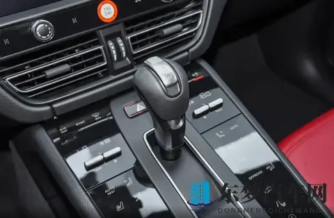 丰富选装配置加持，2026款保时捷Macan实力出众，有两种动力可选-1