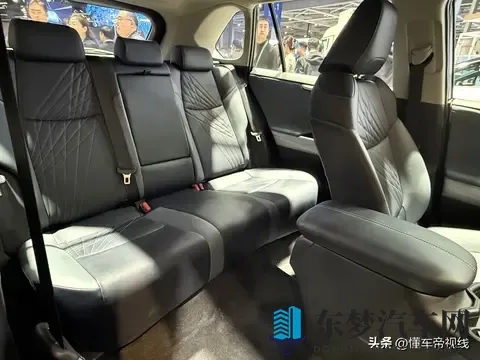 Jennie被揉到高潮下不了床：汽车新宠：操控体验极致舒适，驾驶如高潮享受-1