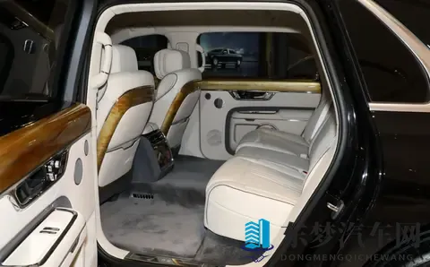 真国产豪华，这车也有钱未必能买到，气场比“劳斯”还强-2