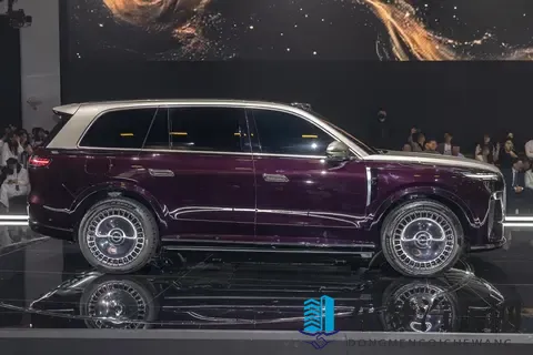 岚图10月交付稳增,双旗舰车型布局高端新能源市场-3