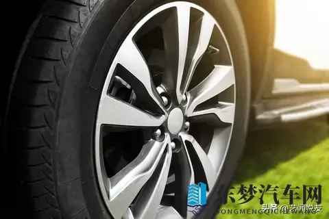 轮胎压着25，我却在高速上冒冷汗！老司机：这3个误区很危险！-2