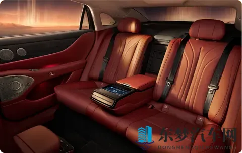 岚图10月交付稳增,双旗舰车型布局高端新能源市场-1