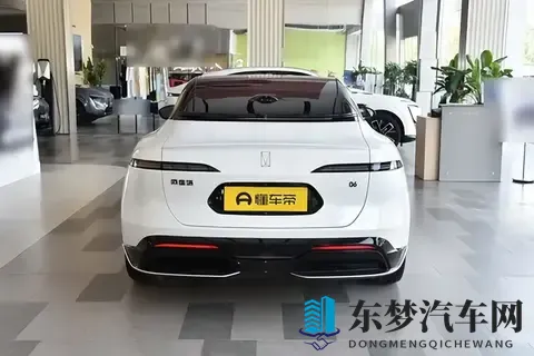 我发现它真懂年轻人：颜值、智能、舒适全在线，这款中型车咋样-1