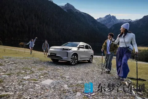 第三代蓝电E5 PLUS预售1398万，同价位配置竟然能给这么高…-1