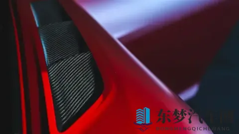 男女打扑克剧烈运动：汽车运动新风尚，品牌如何应对挑战？