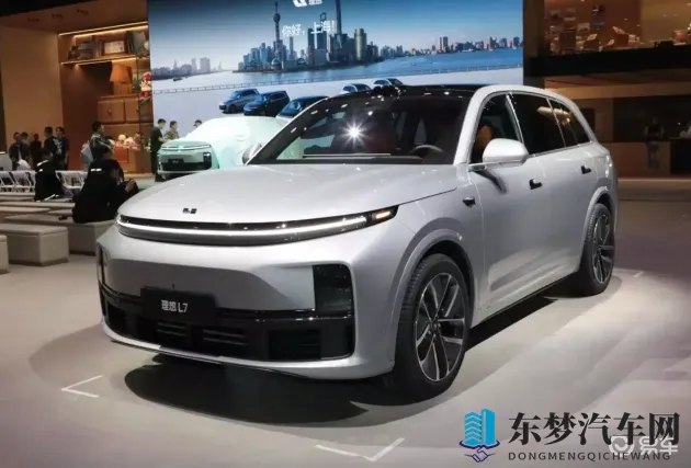 三人弄娇妻高潮3p：三人激情狂欢，娇妻共享快乐时光-1