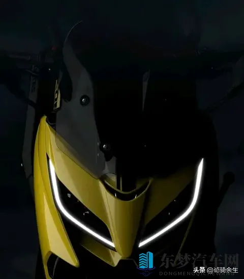 升仕552G亮相米兰，双缸链条传动+满配电控，性能对标TMAX！-1