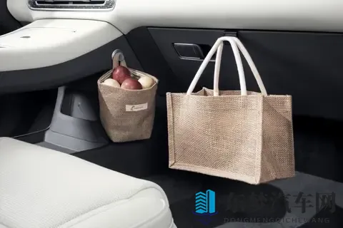 求推荐智驾好的混动SUV！红旗HS6PHEV、理想L6你选谁？-1