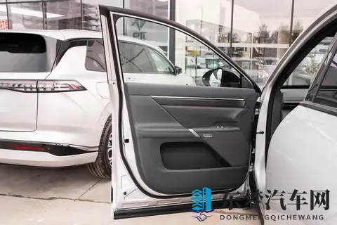 东风奕派2026款五座版试驾：适合家庭出行的用车氛围-1