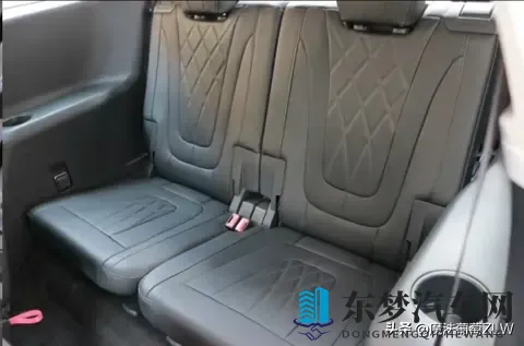 红旗HS7六座火了 有人夸它家用神车 有人骂智能太拉胯 到底谁在说谎-1