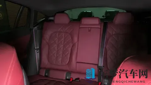 22万的差价值不值？2026款宝马X6 M60i配置曝光，音响内饰大揭秘！