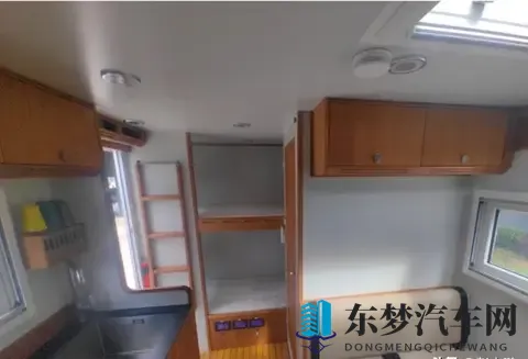 前面越野车，侧面小货车：这台奔驰‘四不像’，凭啥敢卖一百万？-2