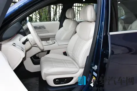 问界M9VS深蓝S09:两种不同的家庭用车理念-3