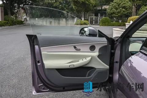 星纪元 ES 2025 款增程 Ultra 四驱旗舰，实用与质感兼顾-2