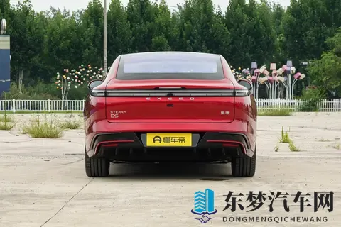 星纪元ES纯电版：中大型轿车的“真香选手”，价格香、操控稳！-1