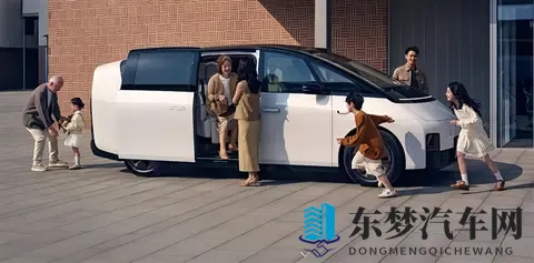 “是不是早就知道不说？”“听说李想不知道召回”？理想汽车汤靖详解“MEGA 2024 款起火事件”-1