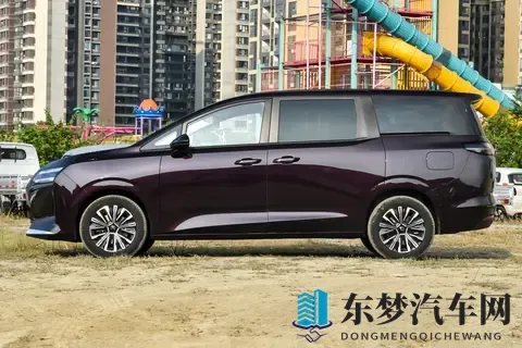 适合家用的7座MPV，五菱星光730 PHEV，真7座+电滑门，好开又好坐-1