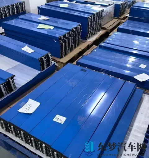 为什么比亚迪汉L用的是磷酸铁锂电池，而不是三元锂？-1