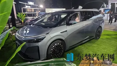 全球续航最长大七座 小鹏X9增程混动预售：35万起-1