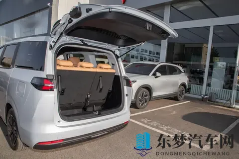10万内MPV推荐！五菱星光730PHEV，全能舒享大7座MPV-2