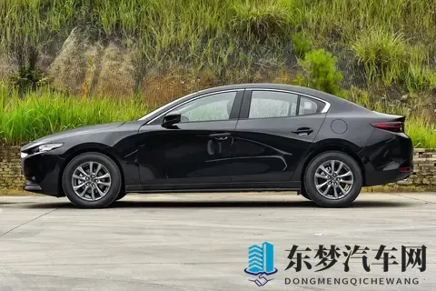 2025 款马自达 3 昂克赛拉动力表现与配置适配解读-2