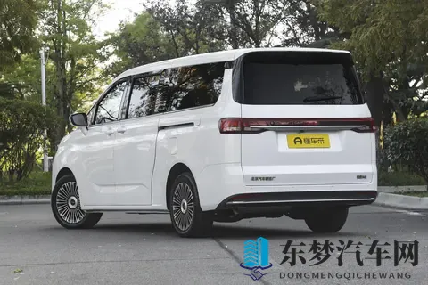 CLTC综合续航1420km 锐胜M8大型MPV正式预售 1698万起-3