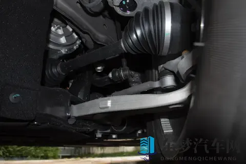 全家出游选 MPV，车长多少才够用？魏牌高山7 ，细节藏着小心思？-2